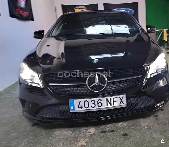 Usado Mercedes CLA180 Shooting Brake 122 CV (89 kW) 2017 Negro Familiar