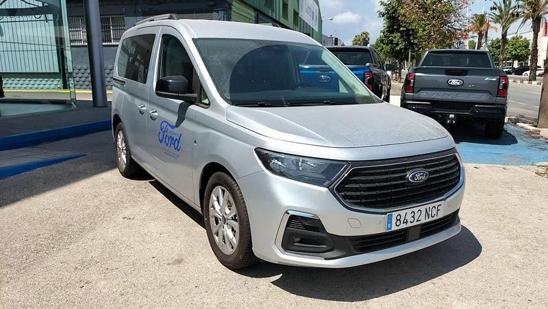 Usado Ford Tourneo Connect Titanium 150 CV (110 kW) 2025 Plata stardust (metalizado) Monovolumen