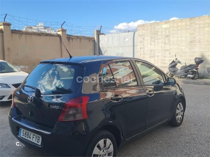 Negro Usado 2007 Toyota Yaris Berlina | 4500 € (Precio justo) - Imagen 1/2