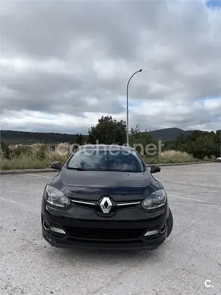 Usado Renault Mégane LIMITED 115 CV (84 kW) 2015 Negro Berlina