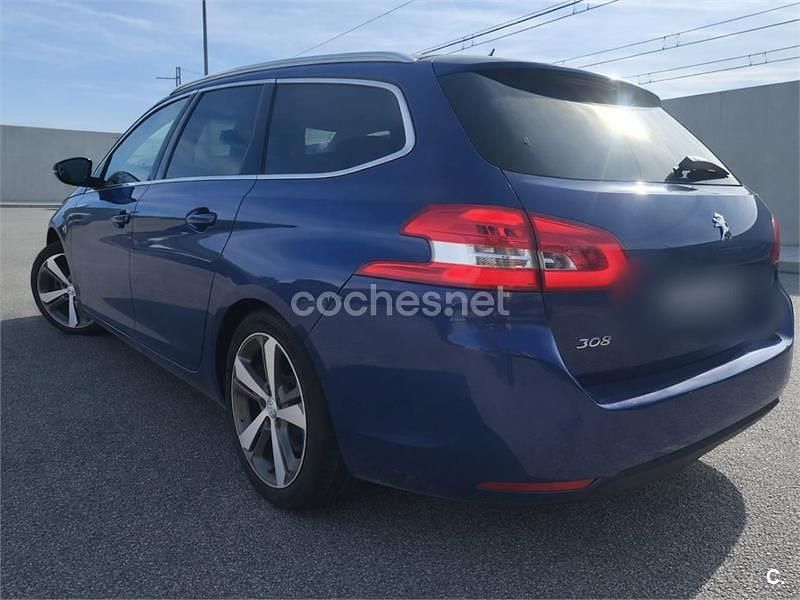 Usado Peugeot 308 SW Allure 130 CV (95 kW) 2019 Azul Familiar