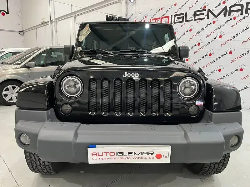 Usado Jeep Wrangler Unlimited Sahara 177 CV (130 kW) 2008 Negro SUV