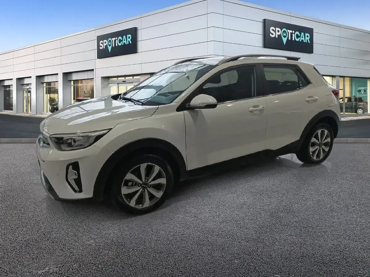 Usado Kia Stonic 100 CV (73 kW) 2024 Blanco SUV