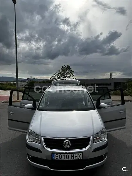 Usado VW Touran Highline 140 CV (102 kW) 2007 Gris / plata Monovolumen