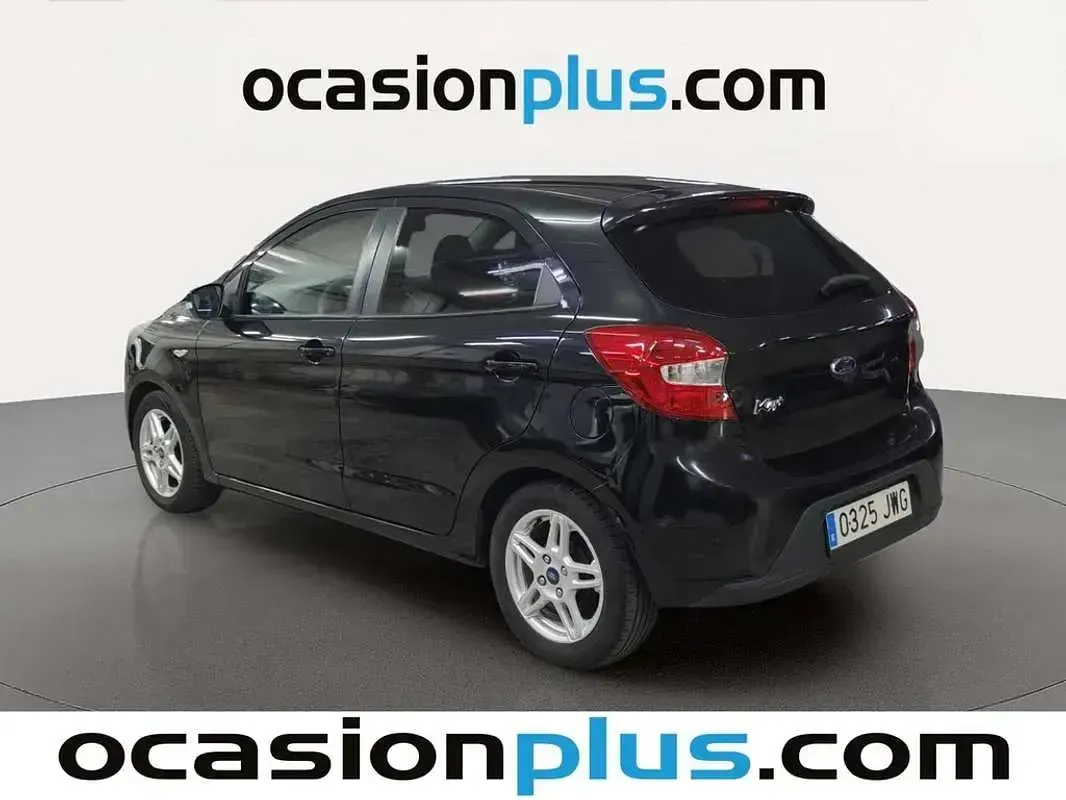 Usado Ford Ka Plus Ultimate 86 CV (63 kW) 2017 Negro Utilitario