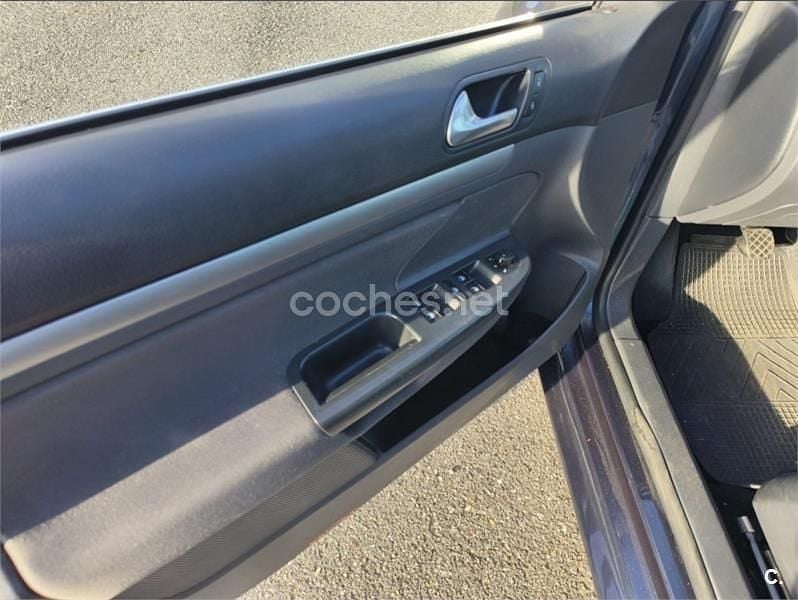 Usado VW Golf V Advance 122 CV (89 kW) 2008 Gris / plata Familiar