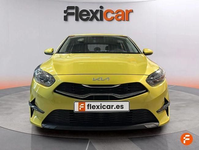 Usado Kia Ceed 100 CV (73 kW) 2023 Verde Utilitario
