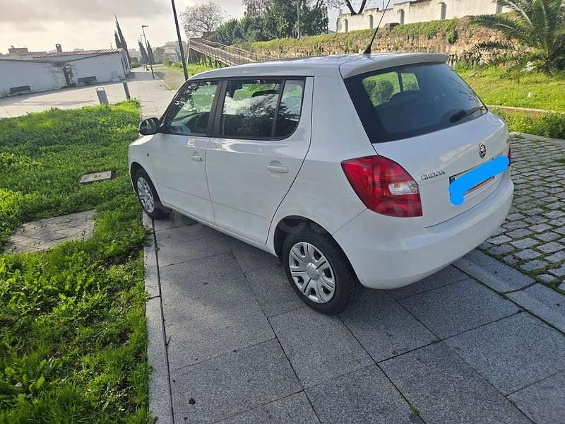 Usado Skoda Fabia Ambition 75 CV (55 kW) 2014 Blanco Berlina
