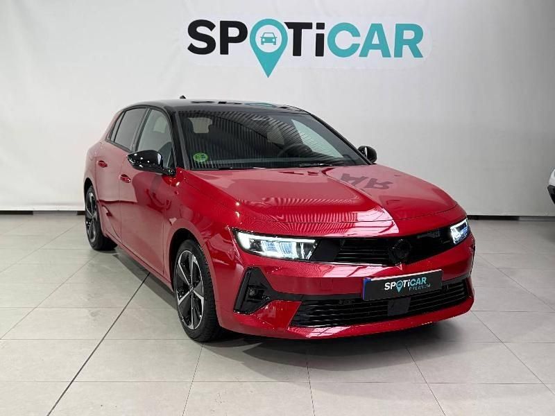 Usado Opel Astra 130 CV (95 kW) 2025 Rojo Familiar