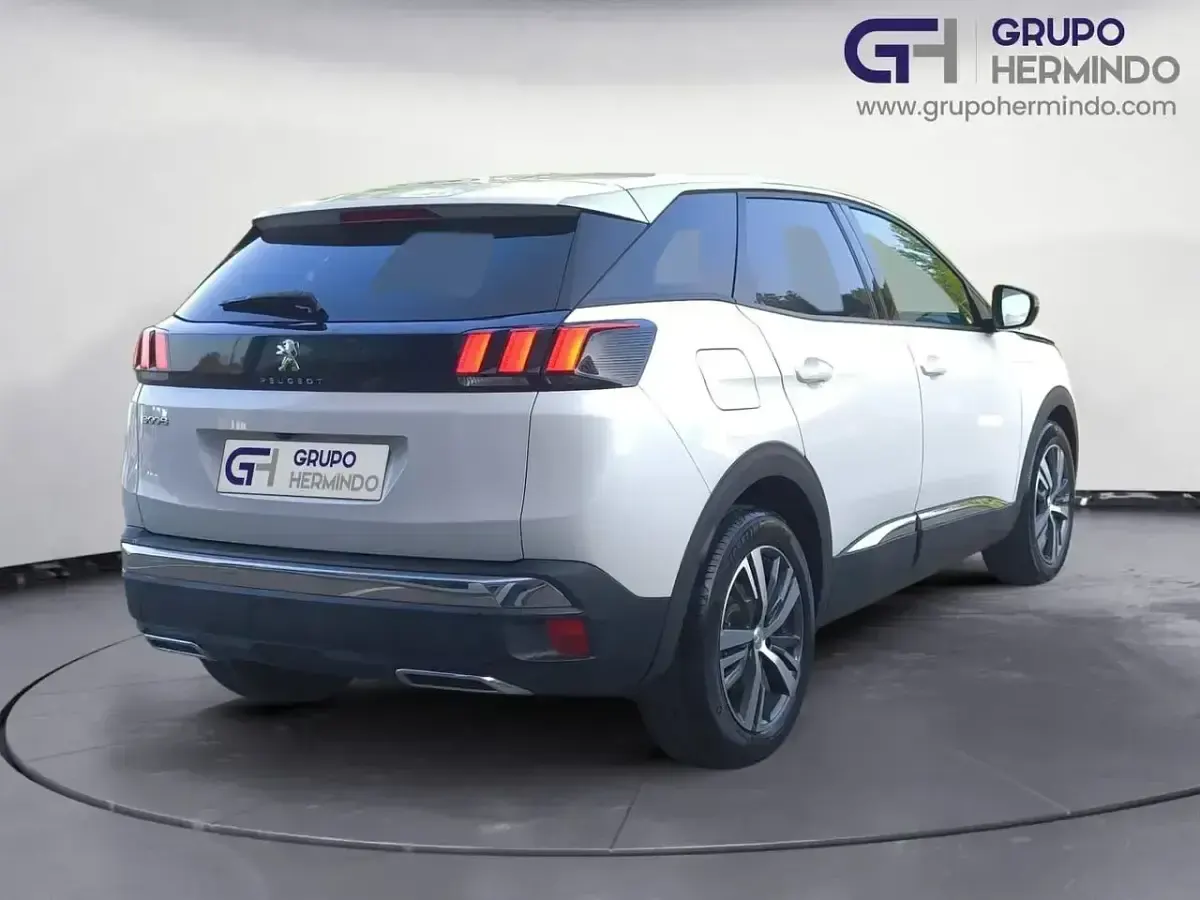 Usado Peugeot 3008 Allure 130 CV (95 kW) 2022 Blanco SUV