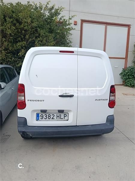 Usado Peugeot Partner Tepee Access 75 CV (55 kW) 2012 Blanco Monovolumen