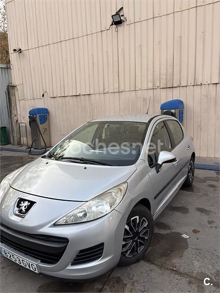 Usado Peugeot 207 75 CV (55 kW) 2010 Gris / plata Berlina