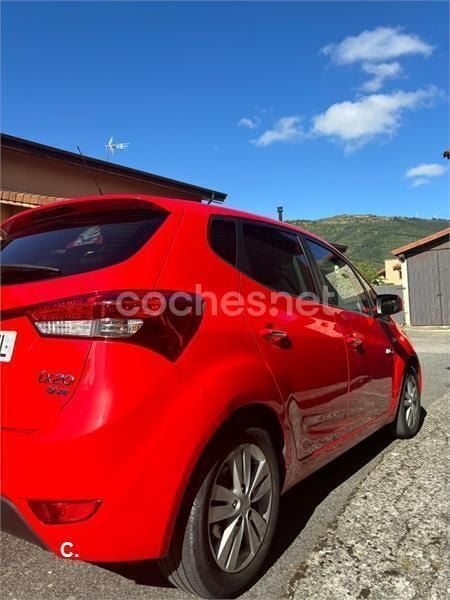 Usado Hyundai ix20 115 CV (84 kW) 2013 Rojo Utilitario
