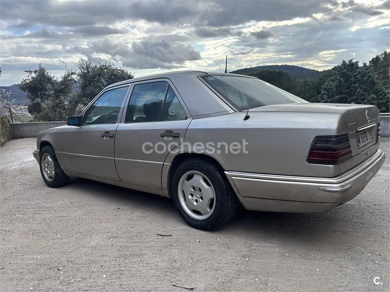 Usado Mercedes E300 136 CV (100 kW) 1994 Beige Berlina