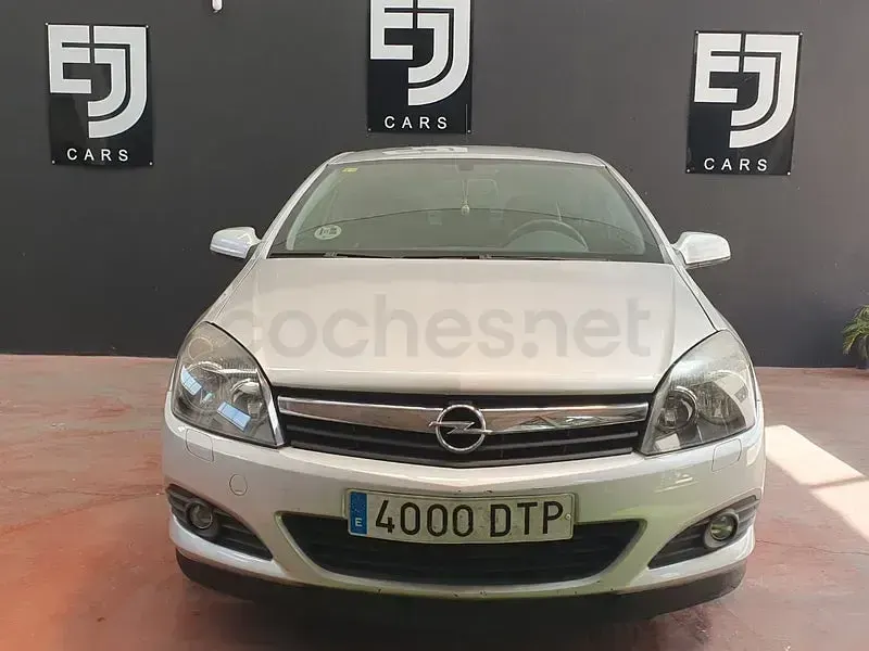 Usado Opel Astra GTC Cosmo 125 CV (91 kW) 2006 Gris / plata Berlina