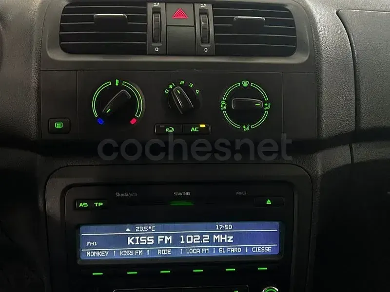 Usado Skoda Fabia Ambition 85 CV (62 kW) 2012 Azul Familiar