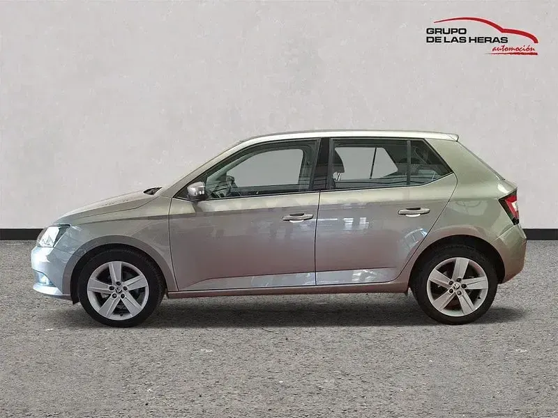 Usado Skoda Fabia Style 90 CV (66 kW) 2018 Beige Berlina