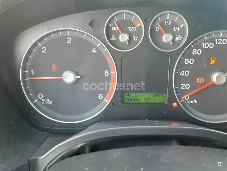 Usado Ford C-MAX Ghia 109 CV (80 kW) 2005 Gris / plata Monovolumen