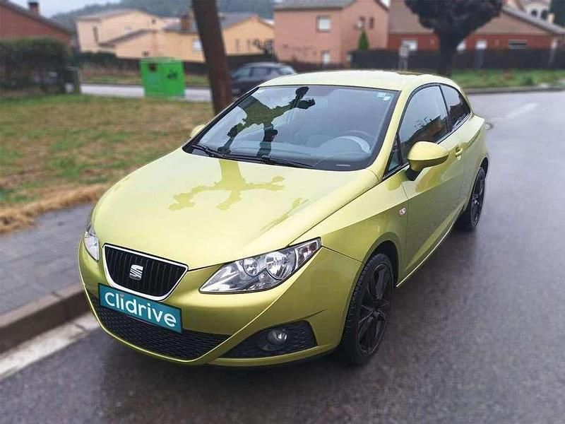 Usado Seat Ibiza Reference 90 CV (66 kW) 2010 Verde Utilitario