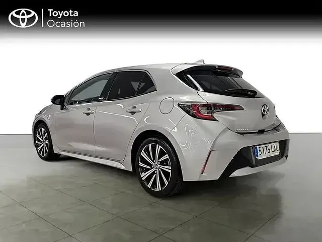 Käytetty Toyota Corolla Style 122 HP (89 kW) 2022 Harmaa Sedan