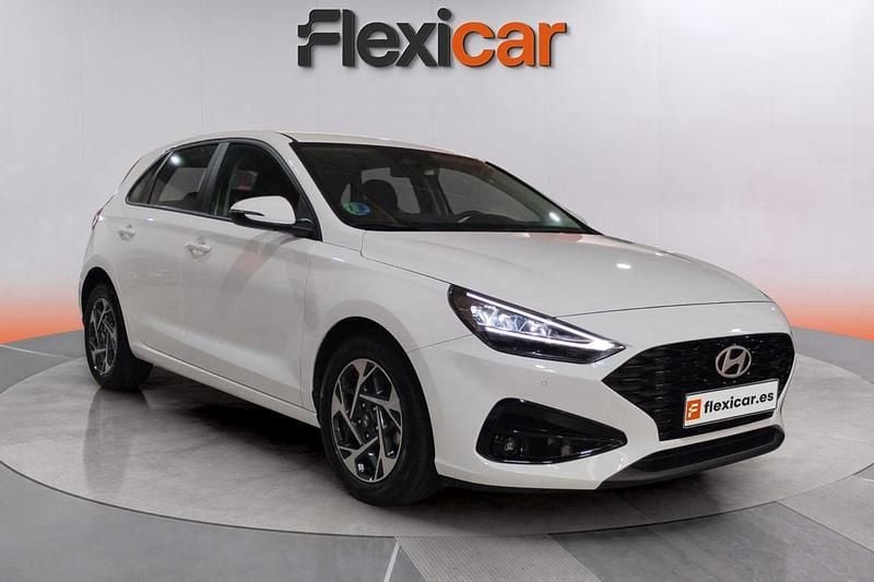 Blanco Usado 2024 Hyundai i30 Berlina | 18.990 € (Precio justo) - Imagen 1/4