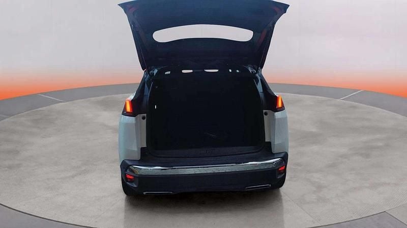 Usado Peugeot 3008 Style 131 CV (96 kW) 2018 Blanco Monovolumen