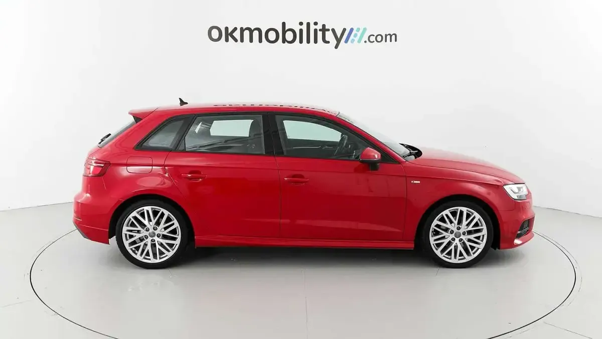 Usado Audi A3 Sportback S-Line 150 CV (110 kW) 2019 Rojo Utilitario