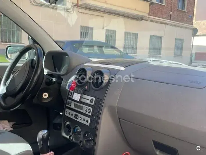 Usado Ford Fusion 68 CV (50 kW) 2002 Blanco Utilitario