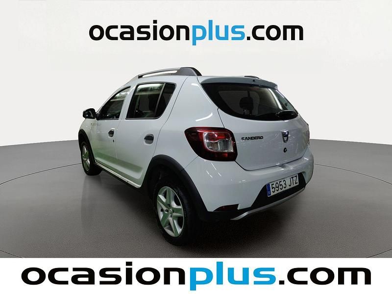Usado Dacia Sandero Stepway 90 CV (66 kW) 2016 Blanco Utilitario