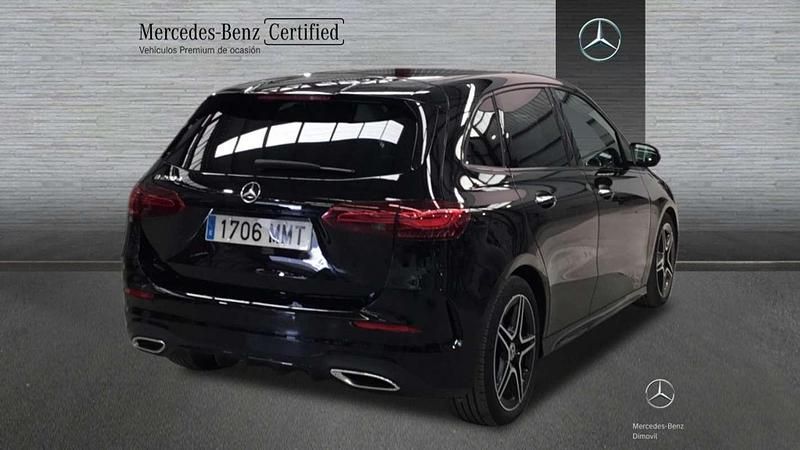 Usado Mercedes B200 150 CV (110 kW) 2024 Negro Monovolumen