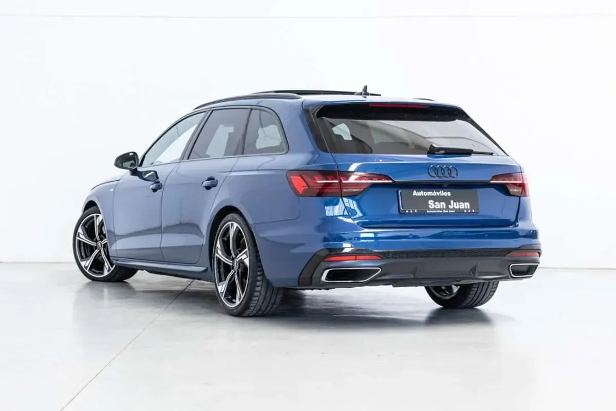 Usado Audi A4 Ambiente 163 CV (119 kW) 2023 Azul Familiar