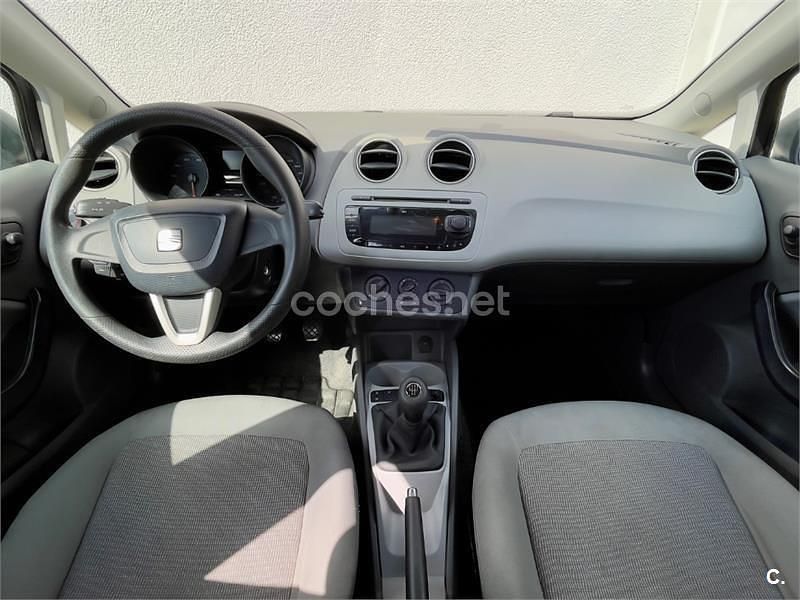 Usado Seat Ibiza Reference 70 CV (51 kW) 2010 Gris / plata Berlina