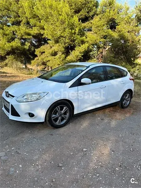 Usado Ford Focus 125 CV (91 kW) 2014 Blanco Berlina