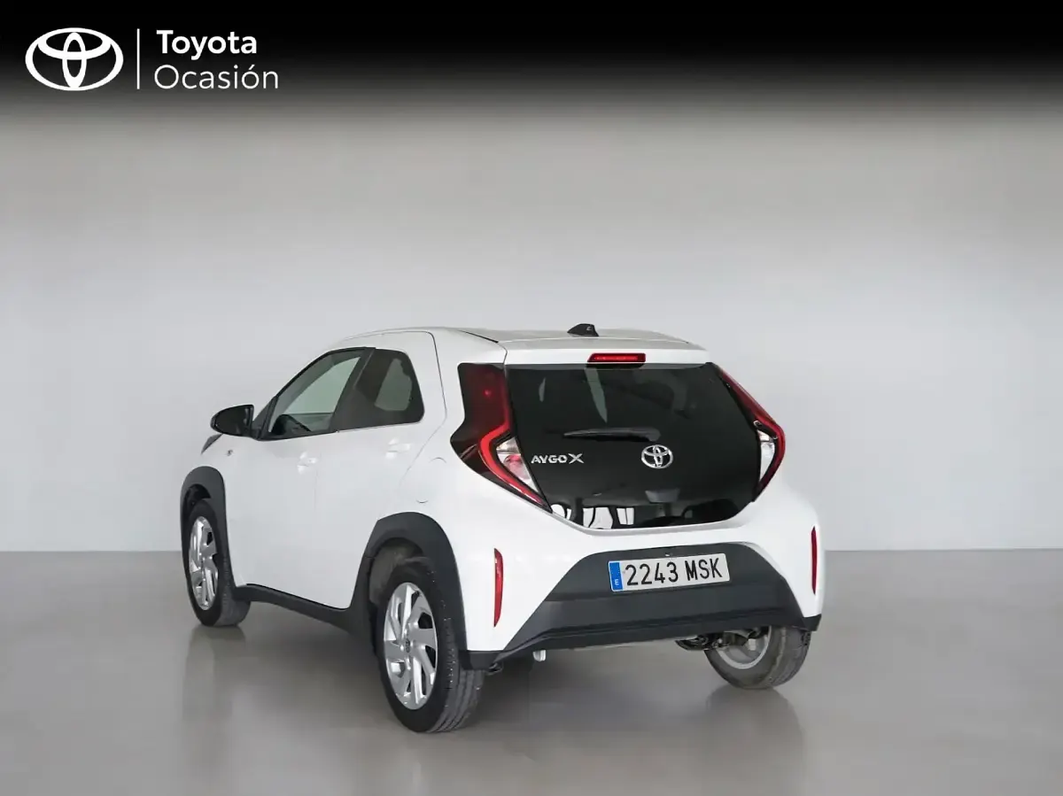 Usado Toyota Aygo X Play 72 CV (52 kW) 2024 Blanco SUV