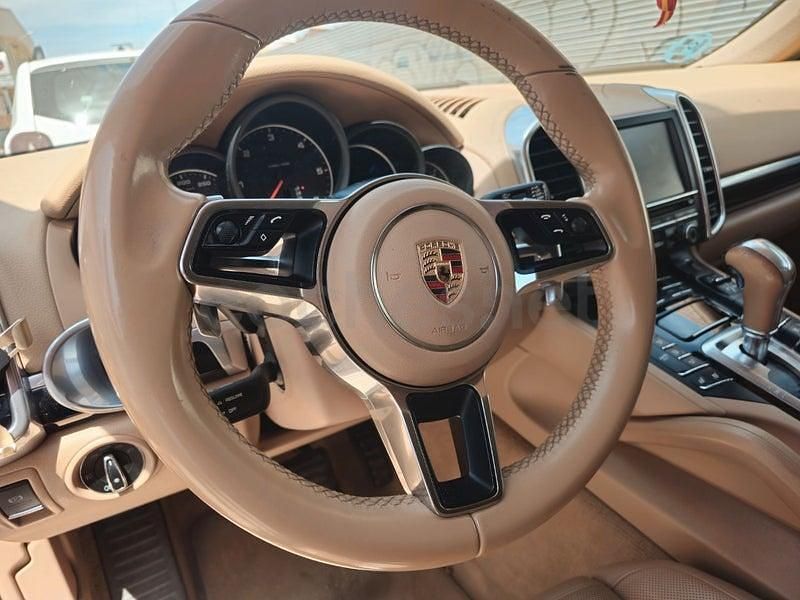 Käytetty Porsche Cayenne 262 HP (192 kW) 2015 Musta Katumaasturi