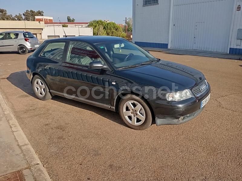 Negro Usado 2002 Audi A3 Ambition Berlina | 3990 € (Precio justo) - Imagen 1/4
