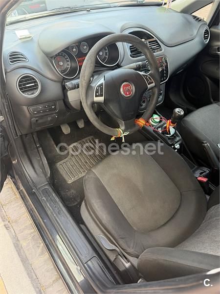 Usado Fiat Punto Easy 75 CV (55 kW) 2014 Negro Utilitario