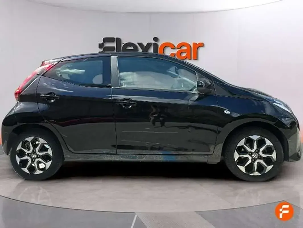 Usado Toyota Aygo X-play 72 CV (52 kW) 2019 Negro Utilitario