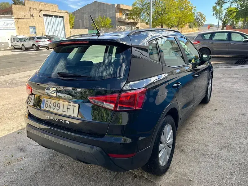 Usado Seat Arona Ecomotive 95 CV (69 kW) 2020 Negro SUV