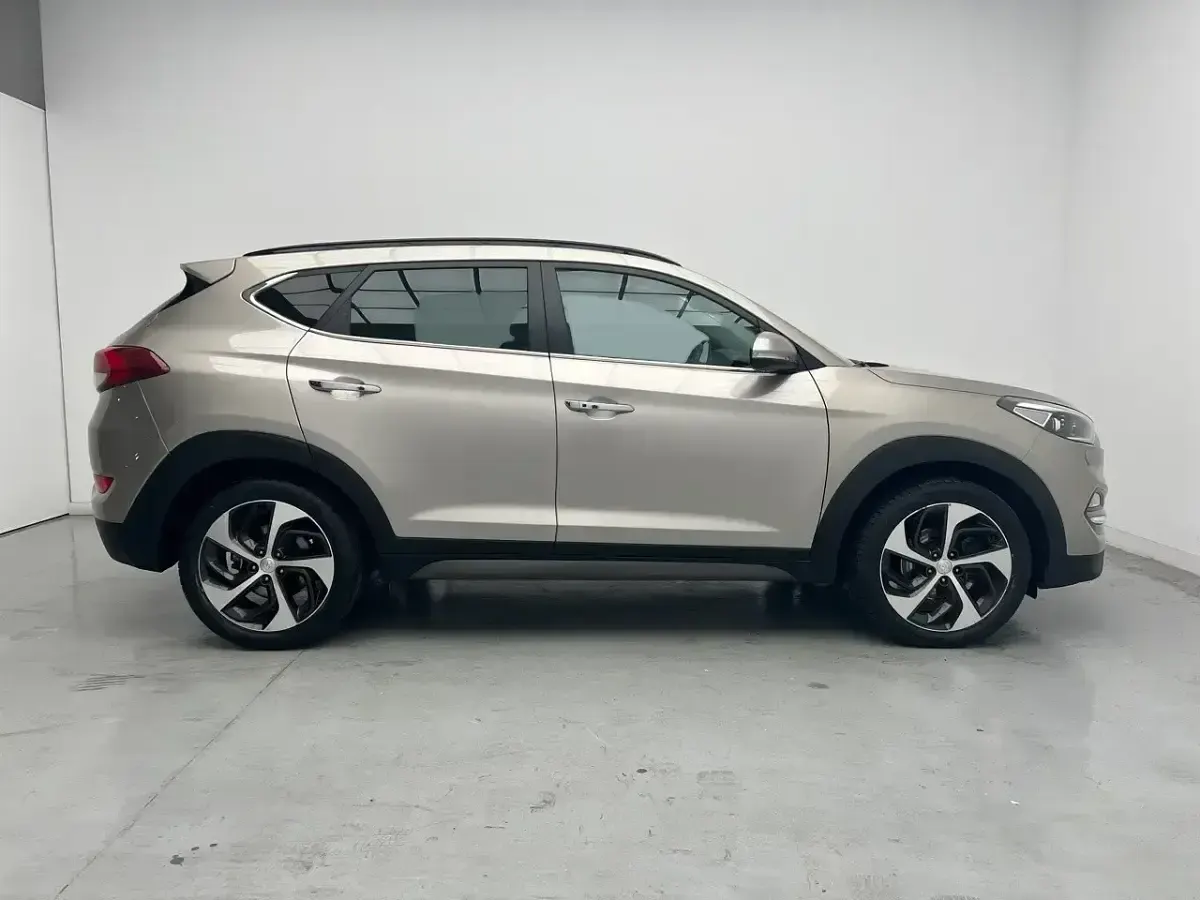Usado Hyundai Tucson 136 CV (100 kW) 2015 Blanco SUV