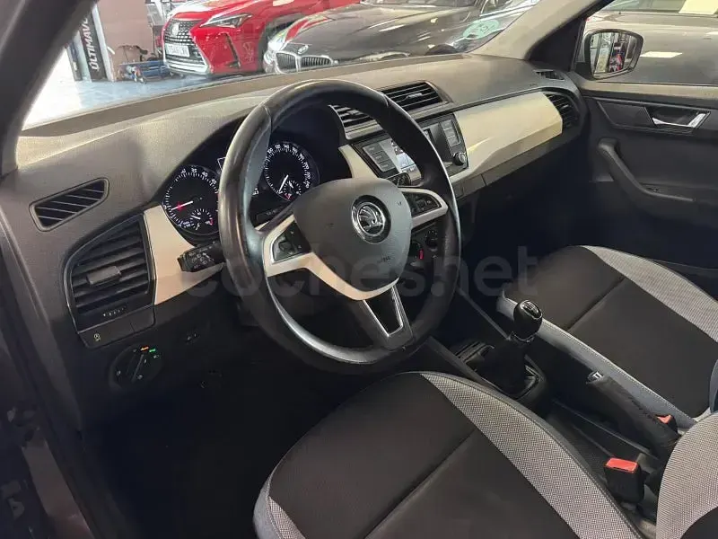 Usado Skoda Fabia Ambition 90 CV (66 kW) 2015 Marrón Berlina