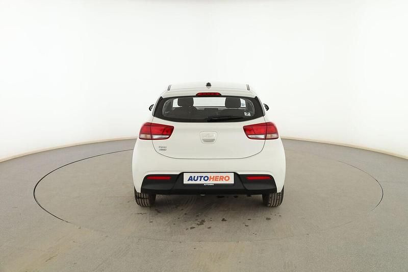 Usado Kia Rio Spirit 100 CV (73 kW) 2023 Blanco Berlina