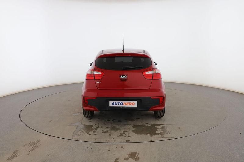 Usado Kia Rio 85 CV (62 kW) 2017 Rojo Utilitario