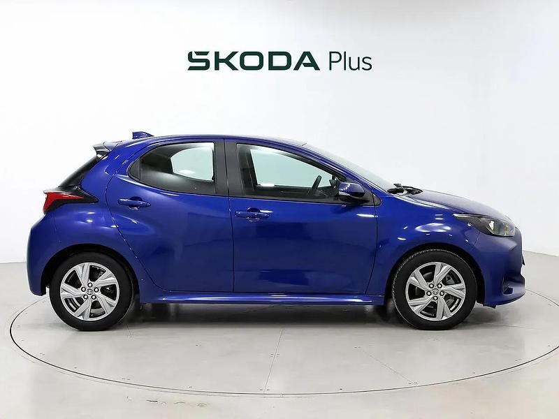 Usado Toyota Yaris Hybrid Active 116 CV (85 kW) 2024 Azul Berlina