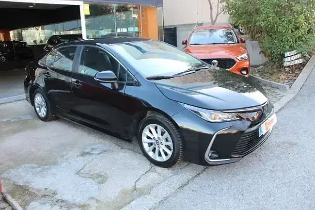 Begagnad Toyota Corolla Sol 126 HK (92 kW) 2023 Svart Sedan