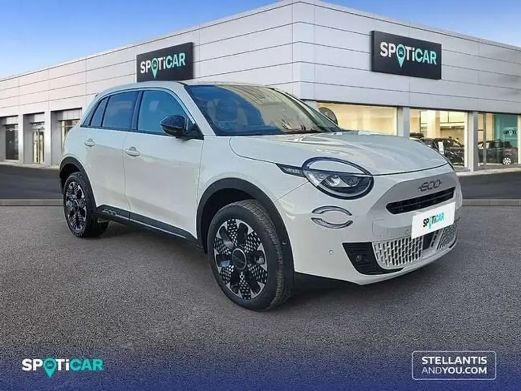 Usado Fiat 600 La Prima 101 CV (74 kW) 2025 Blanco SUV