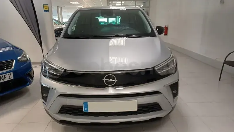 Usado Opel Crossland Elegance 110 CV (80 kW) 2024 Gris / plata SUV