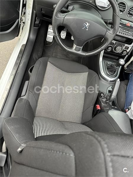 Usado Peugeot 308 CC Active 122 CV (89 kW) 2011 Blanco Descapotable