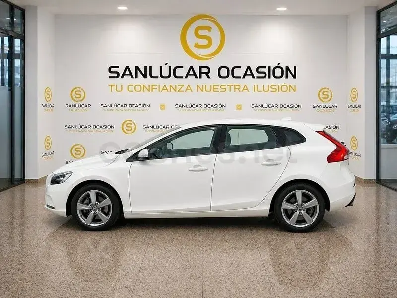 Usado Volvo V40 Kinetic 115 HP (84 kW) 2014 Branco Sedan