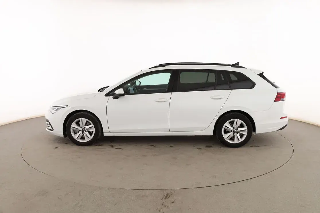 Usado VW Golf VIII Life 116 CV (85 kW) 2023 Blanco Familiar